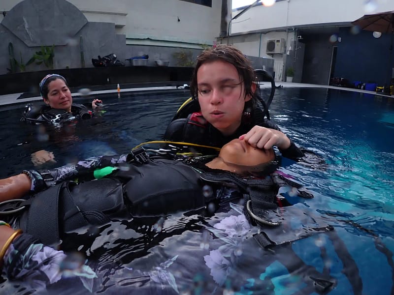 Rescue Diver giving rescue breaths